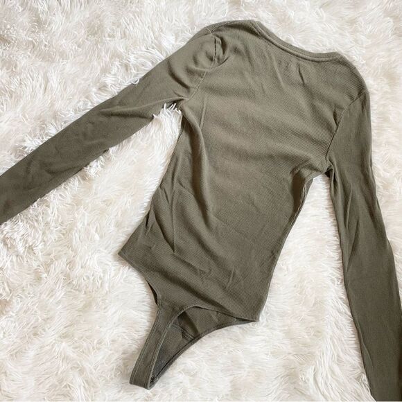 Abercrombie & Fitch Ribbed Long Sleeve Bodysuit - Picture 3 of 4